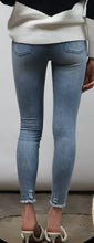 Load image into Gallery viewer, SKINNY PIPE LEG STRETCH DENIM
