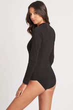 Load image into Gallery viewer, ESSENTIALS LONG SLEEVED RASH VE
